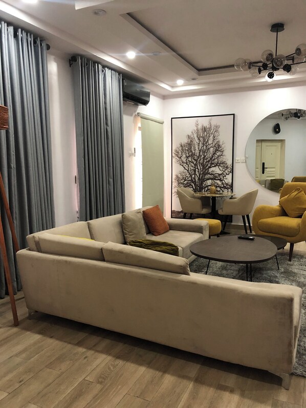 Living area - Spacious 3-bedroom apartment with AC, WiFi in fabulous Ikeja (Ikeja)