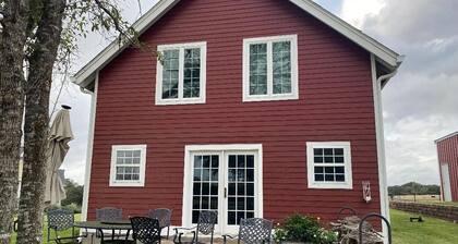 Cozy 1-bedroom apartment in charming Burton 9 minutes from ROUND TOP!