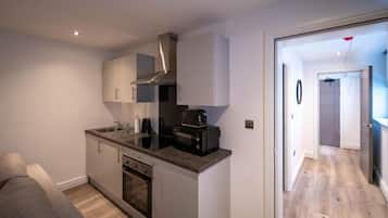 Apartment, 1 Double Bed with Sofa bed, Non Smoking, Kitchen | Private kitchen | Full-sized fridge, microwave, oven, stovetop