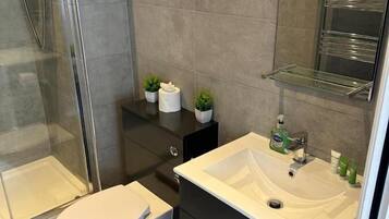 Apartment, 1 Double Bed with Sofa bed, Non Smoking, Kitchen | Bathroom | Hair dryer, towels, soap, shampoo