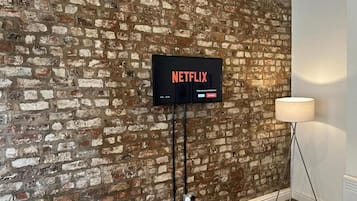 Apartment, 1 Double Bed with Sofa bed, Non Smoking, Kitchen | Living area | Flat-screen TV