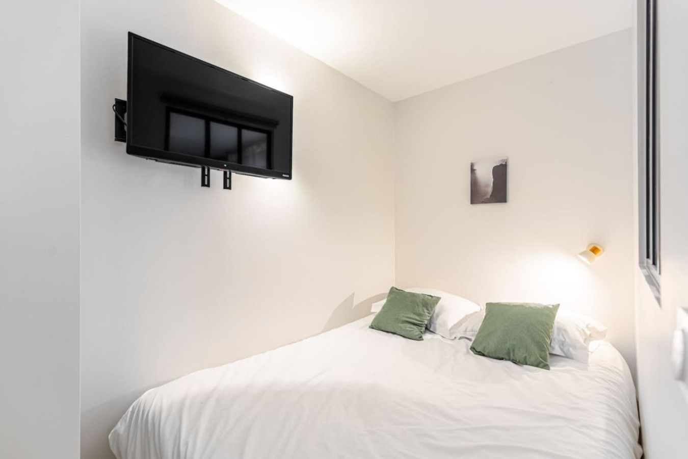 1 bedroom, iron/ironing board, travel crib, WiFi