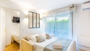 1 bedroom, iron/ironing board, travel crib, WiFi
