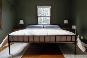 3 bedrooms, desk, iron/ironing board, travel cot
