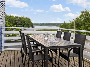 House | Outdoor dining