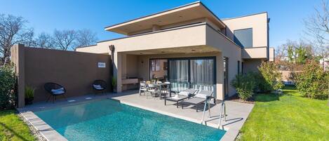 Villa | Pool | Indoor pool, outdoor pool