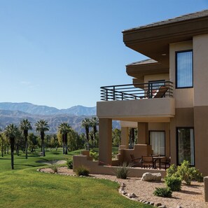 Exterior - Mariott Desert Springs 2BR Condo April 21-28 Stagecoach with bus stop for event (Palm Desert)