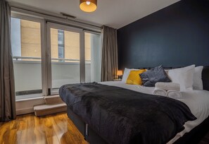 2 quartos, ferros/tábuas de passar roupa, Wi-Fi, roupa de cama