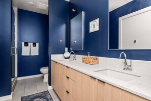 Shower, hair dryer, towels, shampoo