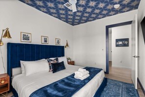 3 bedrooms, desk, iron/ironing board, travel crib