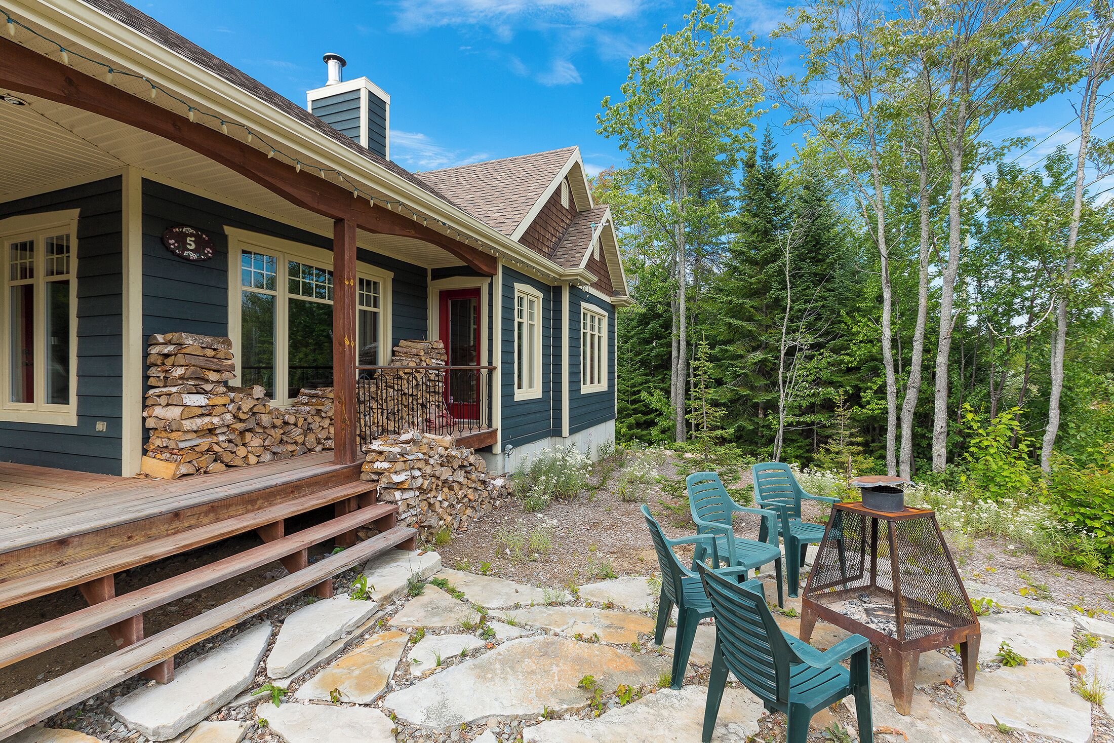 屋外ダイニングエリア