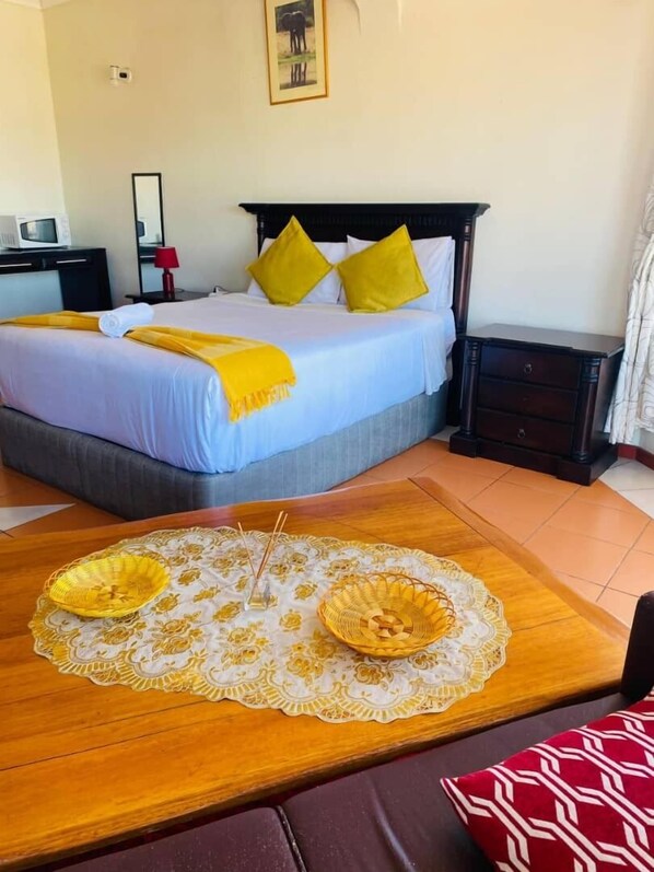 Desk, laptop workspace, iron/ironing board, free WiFi