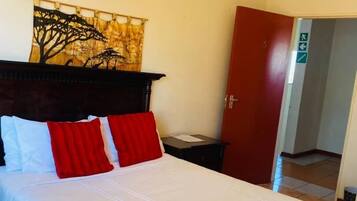 Deluxe Double Room | Desk, laptop workspace, iron/ironing board, free WiFi