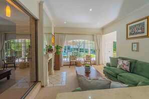 TV, fireplace, offices - The Manor Rose - Bright Spaces with Garden & Pool (Sandton)