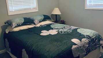 3 bedrooms, desk, iron/ironing board, free WiFi