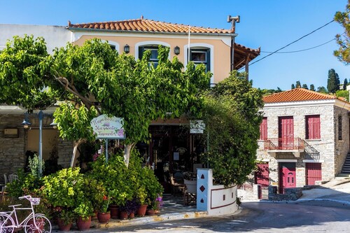 Land Of Olive A traditional stone housewith  pool in Ano Styra