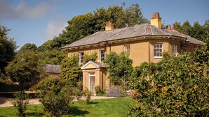 Exterior - Georgian Country House Secluded in 4 Acres, Hot Tubs & 8 Large En-Suite Bedrooms (Kentisbury)
