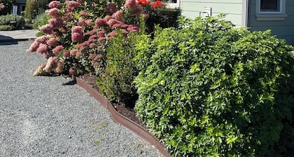 Private & Cozy -2-Min Walk to Beach and Cafes -Fireplace -King Bed