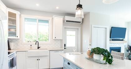 Private & Cozy -2-Min Walk to Beach and Cafes -Fireplace -King Bed
