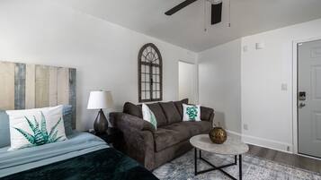 1 chambre, bureau, fer et planche à repasser, Wi-Fi gratuit