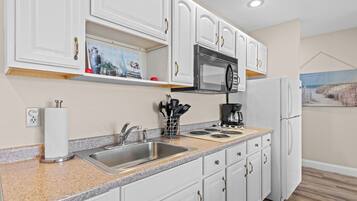 Microwave, stovetop, cookware/dishes/utensils