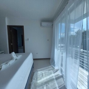 2 bedrooms, iron/ironing board, WiFi, bed sheets - Charming 2-bedroom condo in enchanting NewKingston with fitness room, WiFi (Kingston)