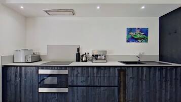 Deluxe-Villa, 2 Schlafzimmer, eigener Pool, Bergblick | Eigene Küche | Großer Kühlschrank, Mikrowelle, Ofen, Herdplatte