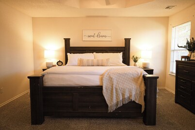 Serene 3-Bedroom Home Near Everything Norman Has To Offer