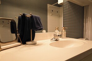 Handtücher, Seife, Toilettenpapier