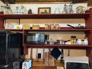 雪櫃、微波爐、焗爐、爐具