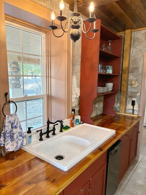 雪櫃、微波爐、焗爐、爐具