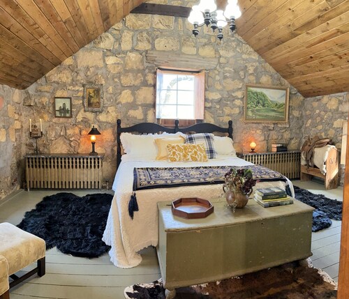 The Parsonage 1873 - cozy, unique, near downtown 