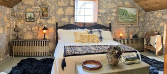 The Parsonage 1873 - cozy, unique, near downtown 