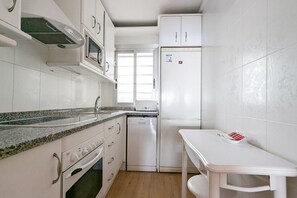 Micro-ondes, four, plaque de cuisson, cafetière/bouilloire