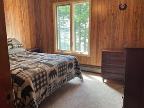 5 slaapkamers, een bureau, een strijkplank/strijkijzer, gratis wifi