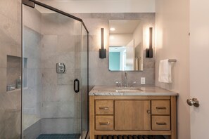 Shower, hair dryer, towels, soap - New Ludlow Village Home with Stunning Okemo Mountain View (Ludlow)