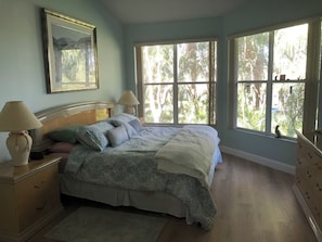 3 quartos, ferros/tábuas de passar roupa, Wi-Fi, roupa de cama