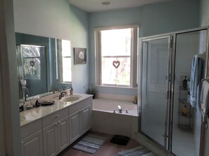 Jetted tub, hair dryer, towels
