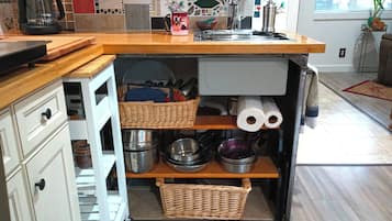 Fridge, microwave, cookware/dishes/utensils