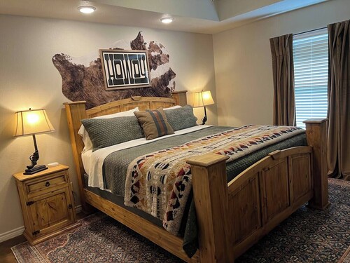 Hankins’ Hideaway: Spacious 3BR Western Lodge w/ Modern Amenities in Lampasas