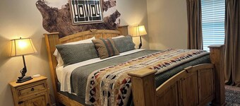 Hankins’ Hideaway: Spacious 3BR Western Lodge w/ Modern Amenities in Lampasas