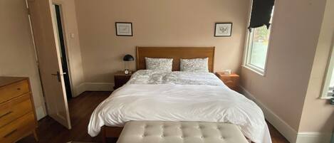 3 makuuhuonetta, silitysrauta/-lauta, Wi-Fi, vuodevaatteet