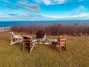 Property grounds - Breathtaking ocean views, calm and relaxation. (Gaspé)