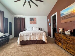 3 habitaciones, tabla de planchar con plancha, wifi y ropa de cama 
