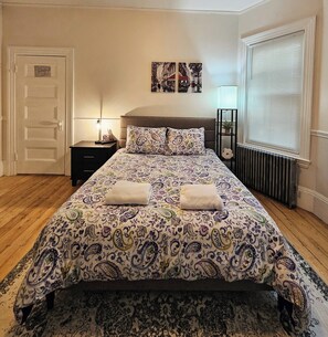 3 Schlafzimmer, Schreibtisch, Bügeleisen/Bügelbrett, Reisekinderbett