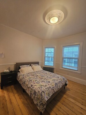 3 bedrooms, desk, iron/ironing board, travel crib
