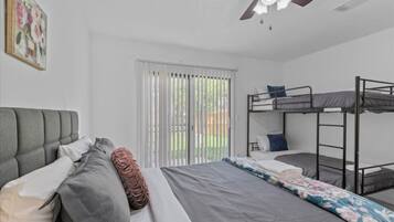 2 habitaciones, tabla de planchar con plancha, wifi y ropa de cama