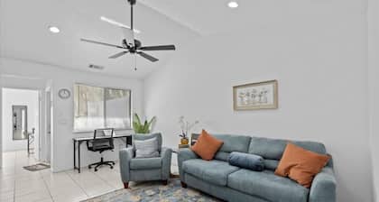 Family&Pet-Friendly Home w Yard