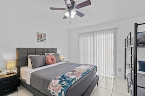 2 makuuhuonetta, silitysrauta/-lauta, Wi-Fi, vuodevaatteet