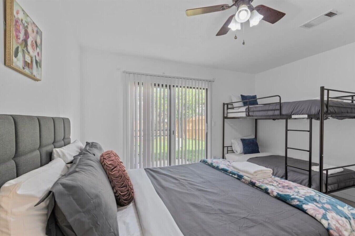 Desk, iron/ironing board, WiFi, bed sheets
